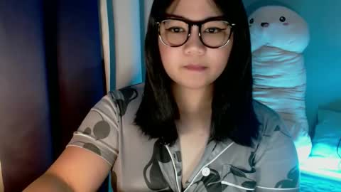 Snapshot of im_ur_cutiewife chatting on 12, 11, 2025 cherryl online show from 12, 11, 2025