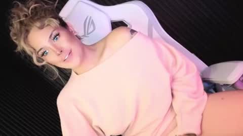 Candy Moore online show from 29, 3, 2026