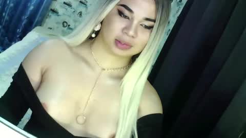 Snapshot of im_ur_sidechic8 chatting on 16, 2, 2025 zhy online show from 16, 2, 2025