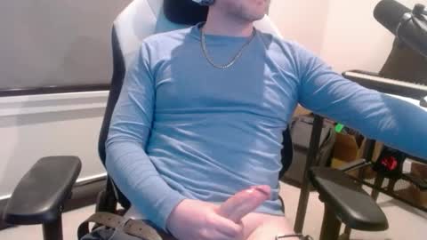 imanobody2u online show from 28, 4, 2026