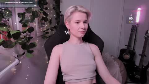 Snapshot of imnotmia chatting on 4, 2, 2025 Mia online show from 4, 2, 2025