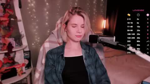 Snapshot of imnotmia chatting on 10, 11, 2025 Mia online show from 10, 11, 2025