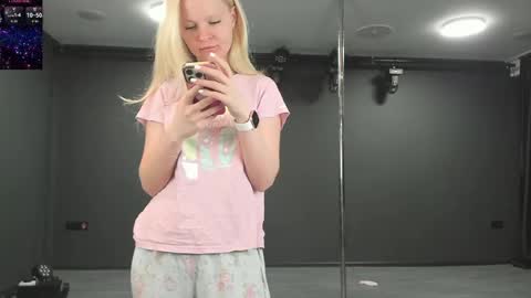Snapshot of incredible__shell_ chatting on 30, 5, 2026 Masha online show from 30, 5, 2026