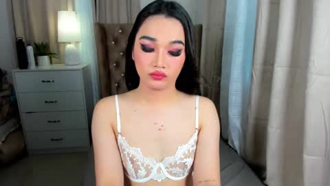 indestructabletrixie online show from 18, 12, 2024