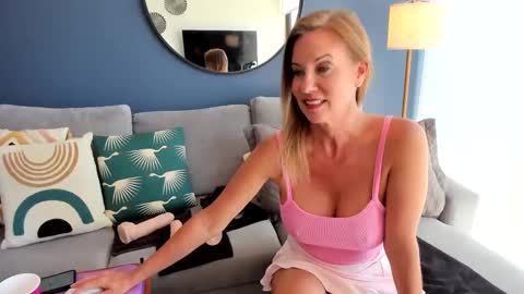 IndianaCooper - Showtimes - Mon-Fri 12pm and 930PM CST SatSun 930pm CST online show from 29, 9, 2025