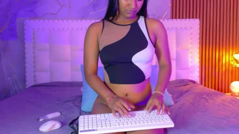 LITTLE AINHOA  online show from 15, 4, 2026