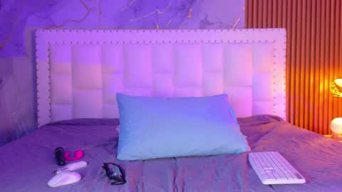 LITTLE AINHOA  online show from 15, 4, 2026