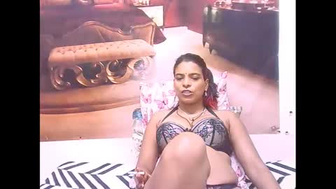 indiansexyass4u2luv online show from 3, 3, 2025