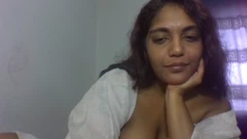 Snapshot of indianvixxenx chatting on 22, 9, 2025 sam online show from 22, 9, 2025