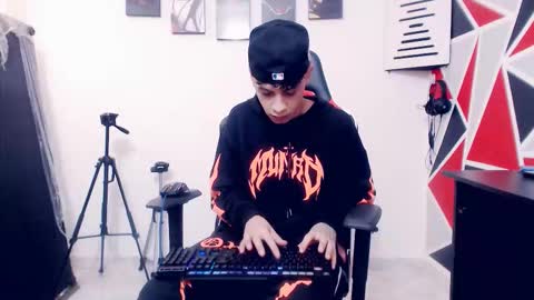 Snapshot of indomitablebeast chatting on 15, 11, 2025 matias online show from 15, 11, 2025