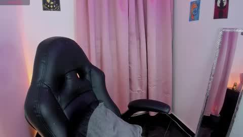 Snapshot of indra_cam chatting on 16, 11, 2025 Diana online show from 16, 11, 2025