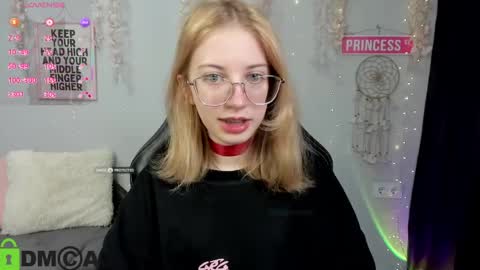 Mia online show from 4, 4, 2026