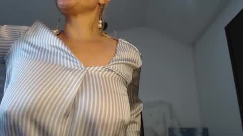 Snapshot of ingridbergman chatting on 9, 1, 2025 online show from 9, 1, 2025
