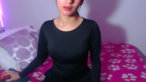 Snapshot of innocent_fox chatting on 13, 9, 2025 Abril online show from 13, 9, 2025