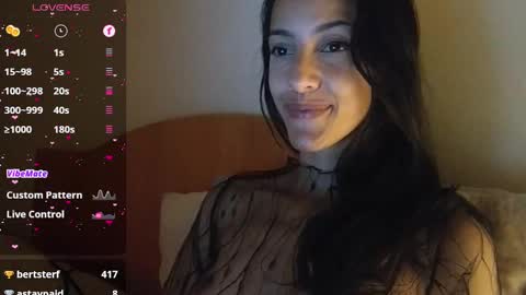 Snapshot of innocentlatiina chatting on 11, 1, 2025 Laroa online show from 11, 1, 2025