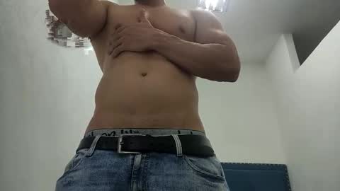 Snapshot of insistente chatting on 16, 12, 2025 INSTAGRAM camilodlx online show from 16, 12, 2025