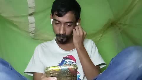 Snapshot of interne8famous chatting on 18, 12, 2025 interne8famous online show from 18, 12, 2025