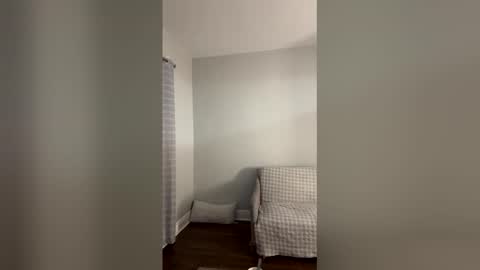 Snapshot of inuk1999 chatting on 14, 12, 2025 MrVachon online show from 14, 12, 2025