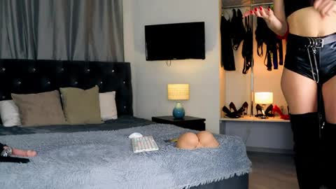 inviting_tina online show from 6, 4, 2026