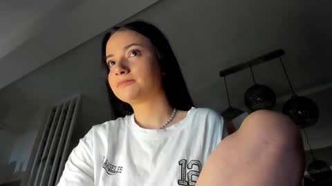 Snapshot of irenevon chatting on 13, 10, 2025 Ir s room online show from 13, 10, 2025