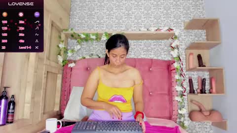 Snapshot of iris_charlotte chatting on 24, 2, 2025 Hot Charlotte online show from 24, 2, 2025