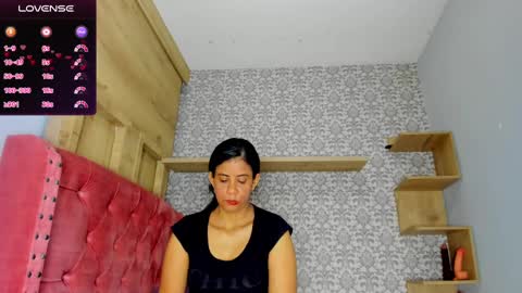 Snapshot of iris_charlotte chatting on 3, 3, 2025 Hot Charlotte online show from 3, 3, 2025