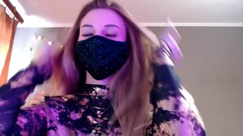 Snapshot of iris_lave chatting on 26, 4, 2026 Lily online show from 26, 4, 2026