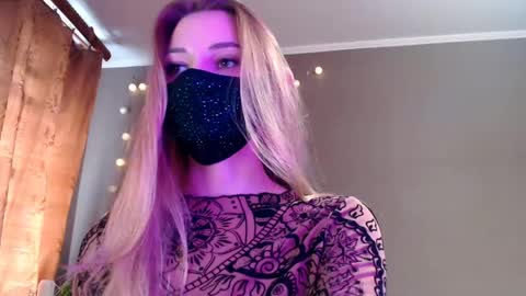 Snapshot of iris_lave chatting on 12, 5, 2026 Lily online show from 12, 5, 2026