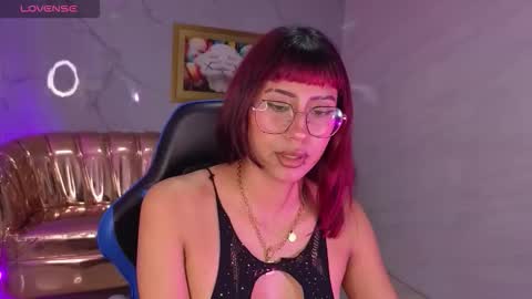 Snapshot of iris_vlahos_s chatting on 8, 11, 2025 Iris online show from 8, 11, 2025