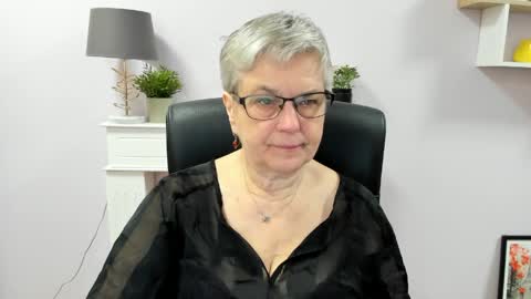 Snapshot of iris_xdesire chatting on 13, 5, 2026 I R I S online show from 13, 5, 2026