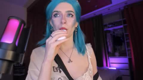 Miss Iris Fansly Miss Iris new inst.  online show from 30, 10, 2025