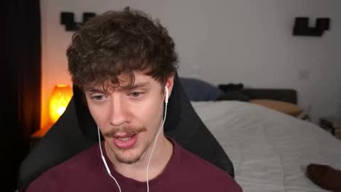 Snapshot of ironthud chatting on 30, 9, 2025 Sam online show from 30, 9, 2025