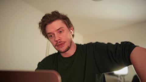 Snapshot of ironthud chatting on 25, 10, 2025 Sam online show from 25, 10, 2025