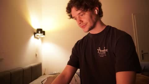 Snapshot of ironthud chatting on 21, 11, 2025 Sam online show from 21, 11, 2025