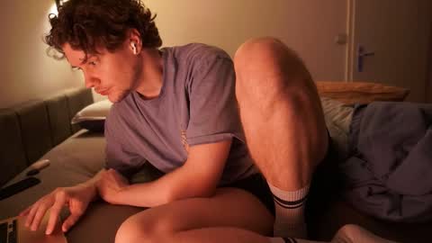 Snapshot of ironthud chatting on 23, 11, 2025 Sam online show from 23, 11, 2025