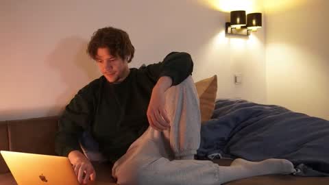 Snapshot of ironthud chatting on 24, 11, 2025 Sam online show from 24, 11, 2025