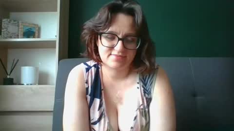 Snapshot of irresistibleparis chatting on 7, 7, 2026 Paris online show from 7, 7, 2026