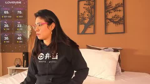 Snapshot of isa_jonness_ chatting on 25, 2, 2025 oIssaJonneso online show from 25, 2, 2025