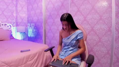 Snapshot of isa_little4u chatting on 25, 6, 2026 online show from 25, 6, 2026