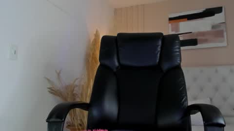 isaac_cryston online show from 6, 1, 2026