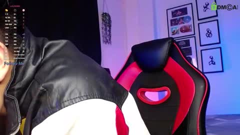 Snapshot of isaac_saenz chatting on 16, 12, 2025 Isaac Saenz. online show from 16, 12, 2025