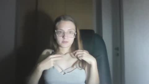 Snapshot of isabel_loveee chatting on 5, 11, 2025 isabel_loveee online show from 5, 11, 2025