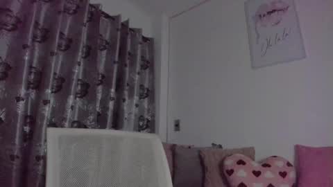 Snapshot of isabela_duran chatting on 8, 11, 2025 isabela duran online show from 8, 11, 2025