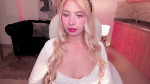 Snapshot of isabela_romano chatting on 12, 9, 2025 isabela romano online show from 12, 9, 2025