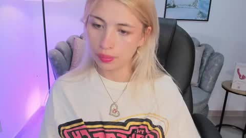 Snapshot of isabela_romano chatting on 18, 10, 2025 isabela romano online show from 18, 10, 2025