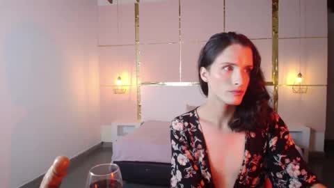 Snapshot of isabelfernandez chatting on 6, 10, 2025 IsabelFernandez online show from 6, 10, 2025