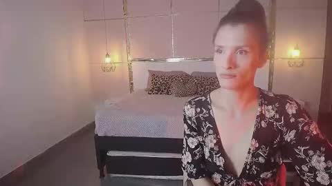 Snapshot of isabelfernandez chatting on 19, 10, 2025 IsabelFernandez online show from 19, 10, 2025