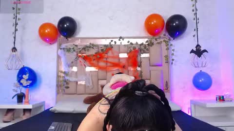 Isa Online 11pm to 5am Colombia time online show from 25, 10, 2025