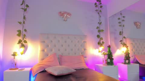   online show from 12, 1, 2025