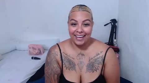 Snapshot of isabella_hots chatting on 26, 6, 2026 estefania online show from 26, 6, 2026